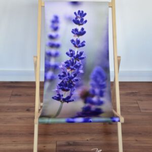 Liegestuhl mit aLavendelblüten-Motiv